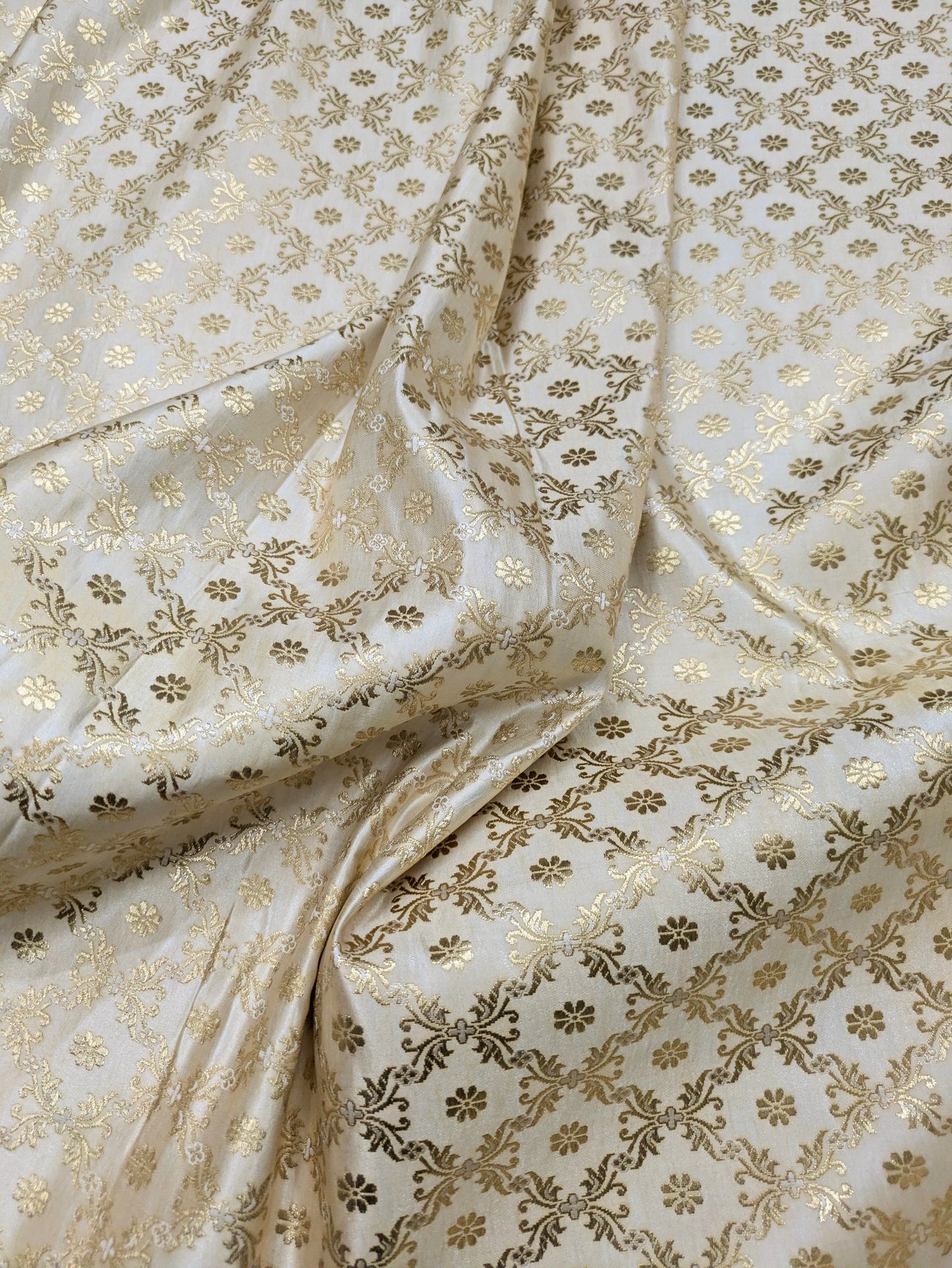 Off-White and Gold jacquard brocade fabric, Wedding inspiration, Historical fabric, Renaissance fabric, Vintage textile, Floral brocade - NFAF93
