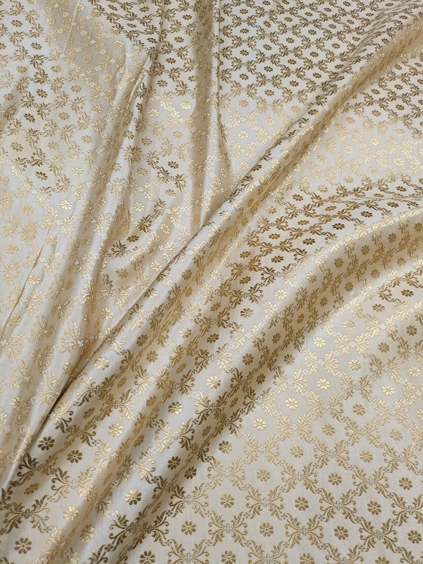 Off-White and Gold jacquard brocade fabric, Wedding inspiration, Historical fabric, Renaissance fabric, Vintage textile, Floral brocade - NFAF93